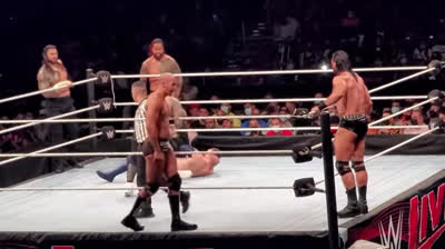 Drew McIntyre, Finn Bálor y Cesaro Vs The Bloodline - WWE Live Event