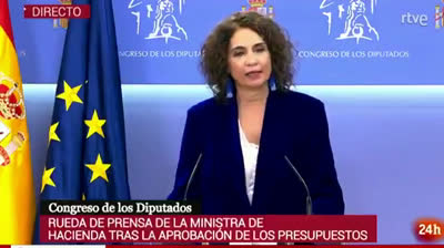 María Jesús Montero celebra la aprobación de los PGE