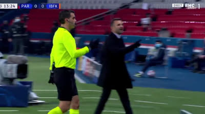 PSG - Istanbul Basaksehir interrompu après des insultes racistes présumées proférées par le quatrième arbitre!