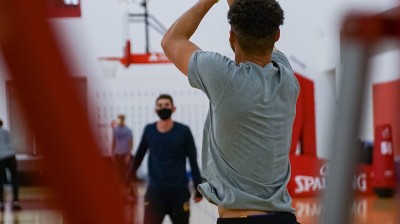 Stephen Curry met des triples pendant cinq minutes sans faute !