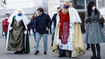 Almeida y Levy bailando “Jerusalema” con los Reyes Magos