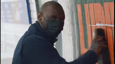 Grande campagne publicitaire d'Omar Sy, star de "Lupin" dans le métro parisien
