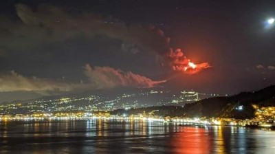 Le volcan Etna entre en éruption en Italie