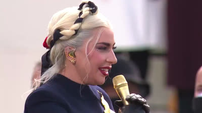 Lady Gaga cantando Himno Nacional de Estados Unidos