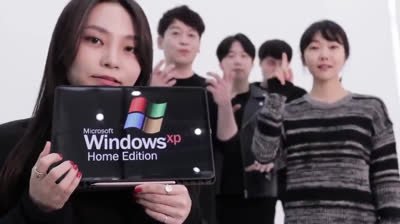 Grupo de coro haciendo todos  sonidos de Windows