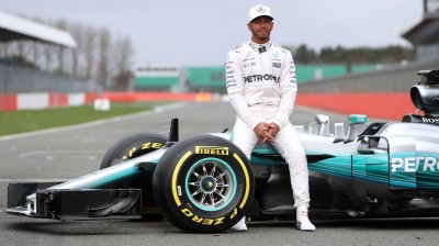 OFFICIAL: Mercedes confirms Lewis Hamilton renews with the team