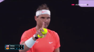 A lady insulting Rafa Nadal at the Australian Open in the middle of the match