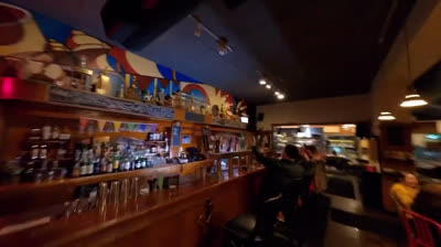 Espectacular plano secuencia con un dron en una bolera