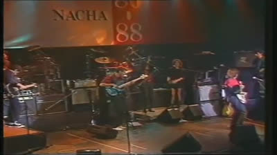 Asustado estoy,en el directo despedida del 88 de Nacha Pop