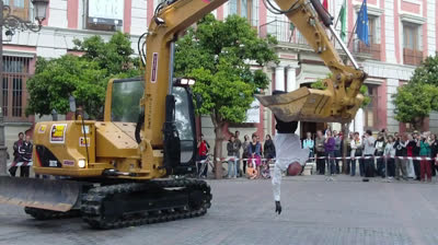 Danza con una Caterpillar