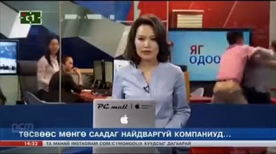 Pelea en un telediario en directo