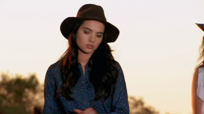 Tierra de Reyes - 18 - El beso de Andrea